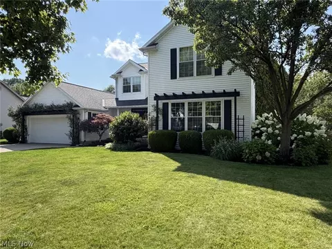 Exterior - 907 Glenview Dr, Huron, OH 44839 photo 2 of 10