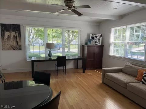 Living - 907 Glenview Dr, Huron, OH 44839 photo 2 of 5