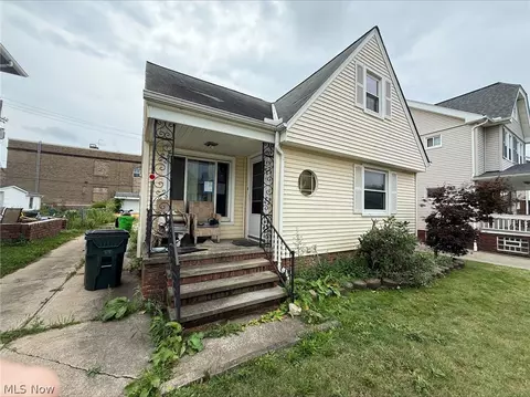 9512 Dorothy Ave, Garfield Heights, OH 44125