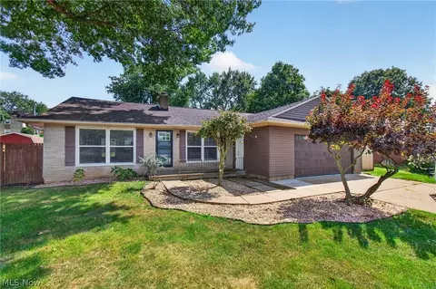 3321 Meadowwood St NW, Massillon, OH 44646