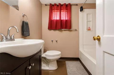 Bath - 602 Blaine Ave, Akron, OH 44310 photo 2 of 2