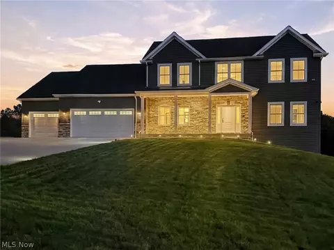 6385 Meander Glen Dr, Austintown, OH 44515