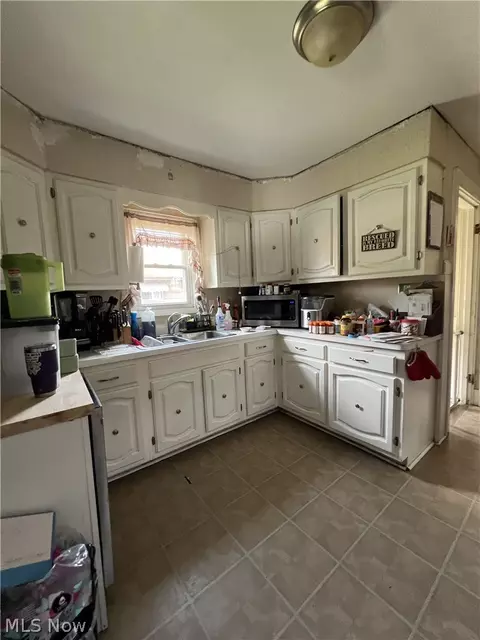 Kitchen - 1891 E 33rd St, Lorain, OH 44055 photo 1 of 3
