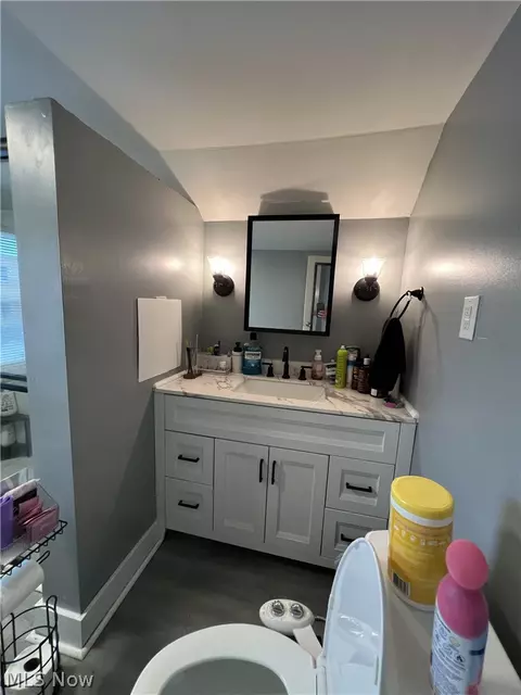 Bath - 1891 E 33rd St, Lorain, OH 44055 photo 3 of 4