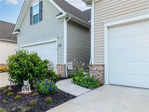 Exterior - 824 Robinson Dr, Lagrange, OH 44050 photo 2 of 6
