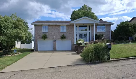 136 Tera Mnr, Wintersville, OH 43953
