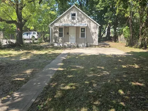 2408 Castle Ave, Cleveland, OH 44113