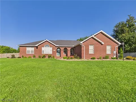 582 Homewood Rd, Parkersburg, WV 26101