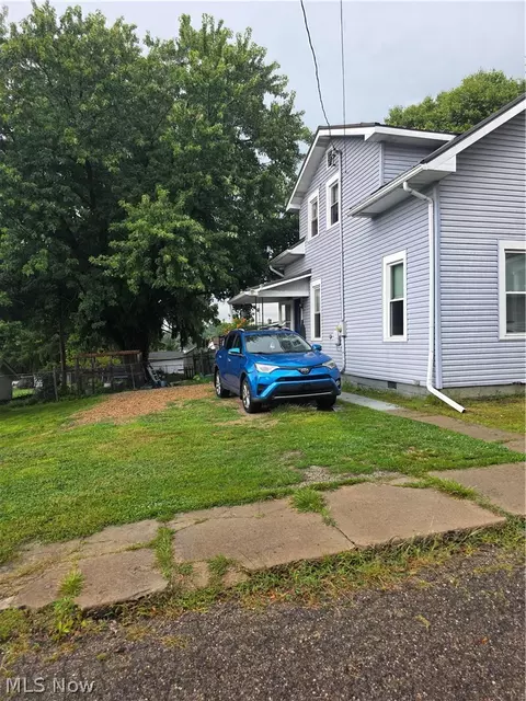104 Penn Ln, Saint Clairsville, OH 43950