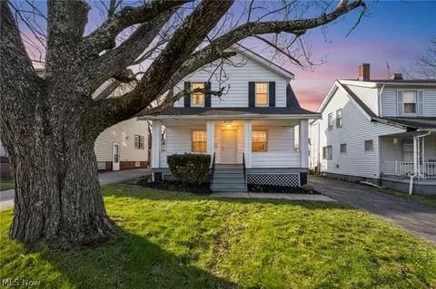 13620 S Parkway Dr, Garfield Heights, OH 44105