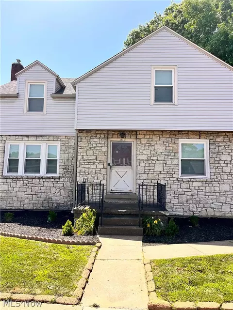 1921 Maple Ave, Zanesville, OH 43701