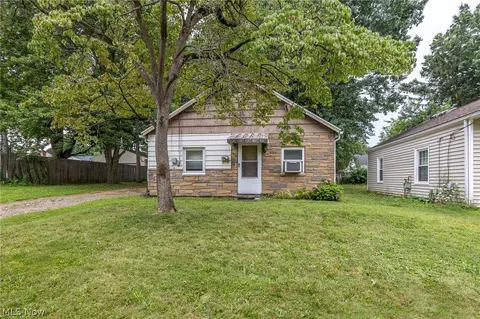 796 Lindsay Ave, Akron, OH 44306