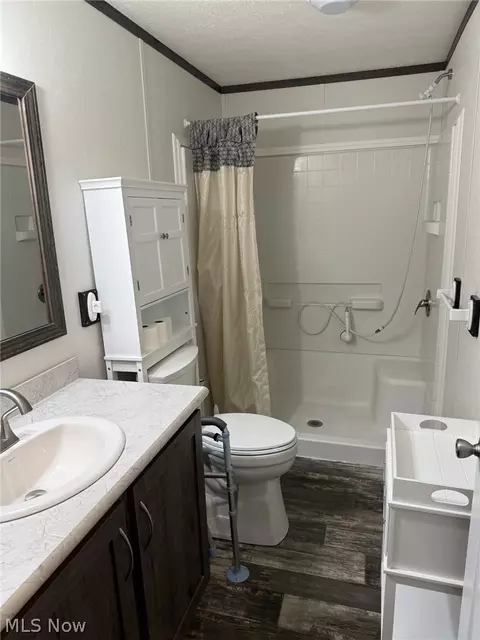 Bath - 80 Zero St, Coshocton, OH 43812 photo 3 of 3