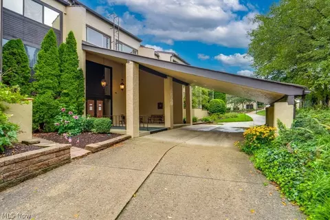 1012 Bunker Dr #106, Fairlawn, OH 44333