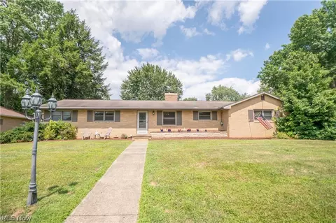731 Bachtel St SE, North Canton, OH 44720