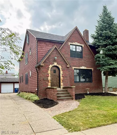 2045 Reveley Ave, Lakewood, OH 44107
