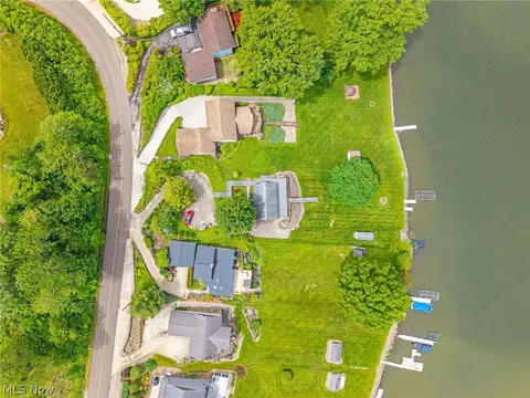 View/Area - 426 E Mohawk Dr, Malvern, OH 44644 photo 1 of 5