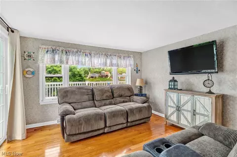 Living - 426 E Mohawk Dr, Malvern, OH 44644 photo 1 of 4