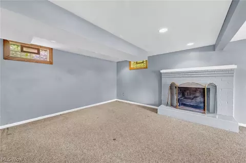 Living - 426 E Mohawk Dr, Malvern, OH 44644 photo 2 of 4