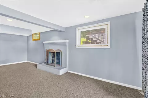 Living - 426 E Mohawk Dr, Malvern, OH 44644 photo 4 of 4