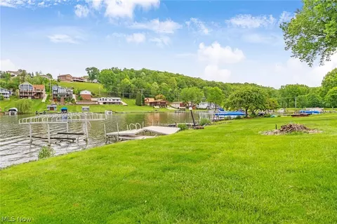 View/Area - 426 E Mohawk Dr, Malvern, OH 44644 photo 4 of 5