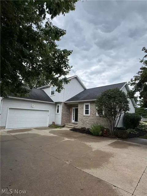 5479 Cable Point Cir NW, Canton, OH 44718