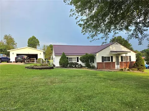346 Island View Dr, Parkersburg, WV 26101