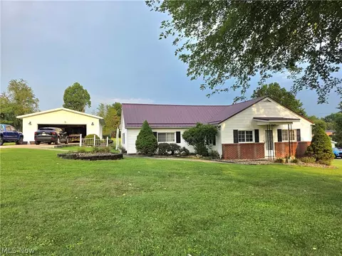 346 Island View Dr, Parkersburg, WV 26101