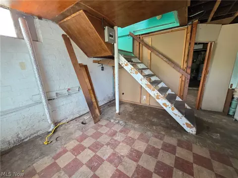 Entry Way - 1801 W Prospect Rd, Ashtabula, OH 44004 photo 3 of 3