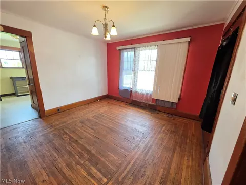 Living - 1801 W Prospect Rd, Ashtabula, OH 44004 photo 2 of 6