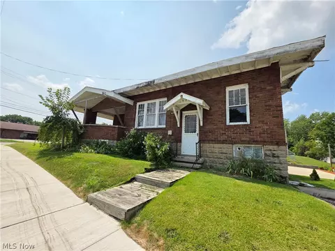 Exterior - 1801 W Prospect Rd, Ashtabula, OH 44004 photo 2 of 2