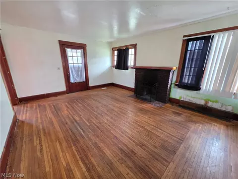 Living - 1801 W Prospect Rd, Ashtabula, OH 44004 photo 6 of 6