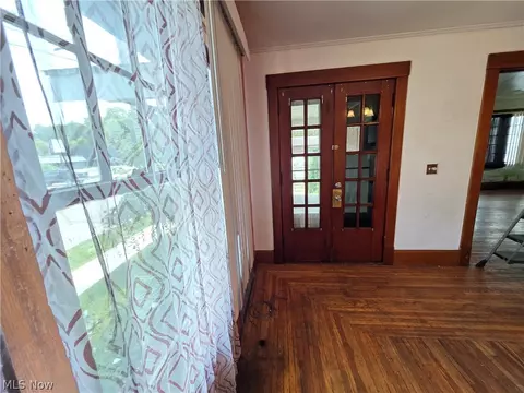Entry Way - 1801 W Prospect Rd, Ashtabula, OH 44004 photo 2 of 3