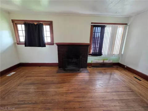 Living - 1801 W Prospect Rd, Ashtabula, OH 44004 photo 5 of 6