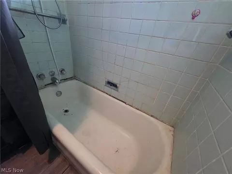 Bath - 1801 W Prospect Rd, Ashtabula, OH 44004 photo 2 of 2