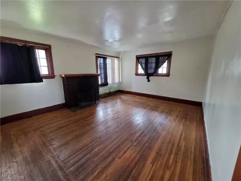 Living - 1801 W Prospect Rd, Ashtabula, OH 44004 photo 4 of 6