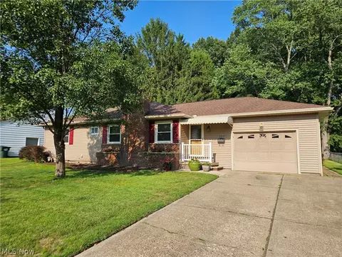 2819 Outlook Dr, Silver Lake, OH 44224