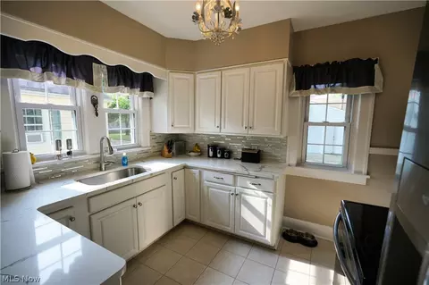 Kitchen - 354 Cornell Ave, Elyria, OH 44035 photo 2 of 3