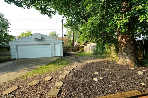 Exterior - 354 Cornell Ave, Elyria, OH 44035 photo 3 of 4