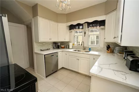 Kitchen - 354 Cornell Ave, Elyria, OH 44035 photo 1 of 3