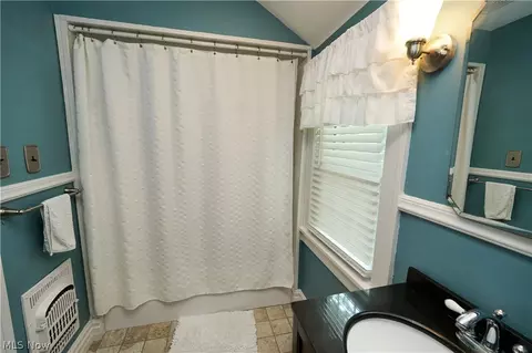 Bath - 354 Cornell Ave, Elyria, OH 44035 photo 2 of 4