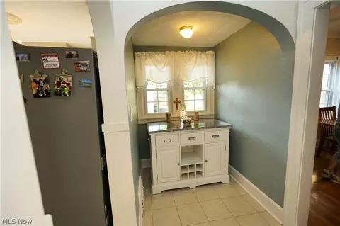 Entry Way - 354 Cornell Ave, Elyria, OH 44035 photo 2 of 4