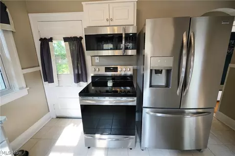 Kitchen - 354 Cornell Ave, Elyria, OH 44035 photo 3 of 3
