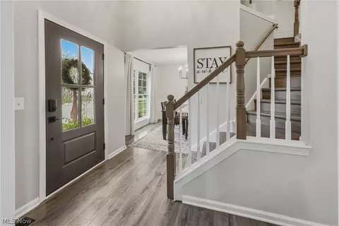 Entry Way - 2014 48th St NE, Canton, OH 44705 photo 2 of 4
