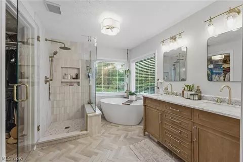 Bath - 2014 48th St NE, Canton, OH 44705 photo 3 of 3