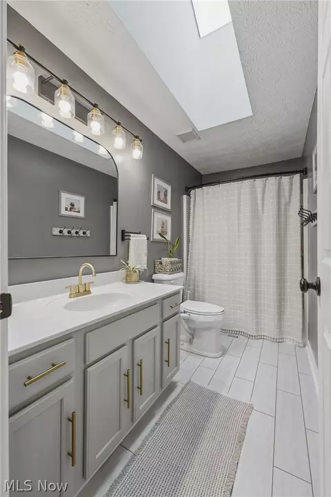 Bath - 2014 48th St NE, Canton, OH 44705 photo 2 of 3
