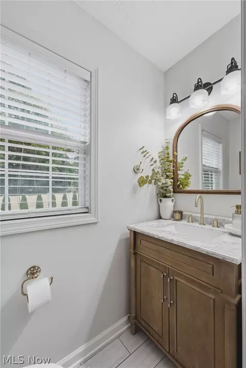 Bath - 2014 48th St NE, Canton, OH 44705 photo 1 of 3