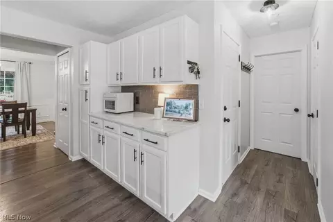 Entry Way - 2014 48th St NE, Canton, OH 44705 photo 3 of 4