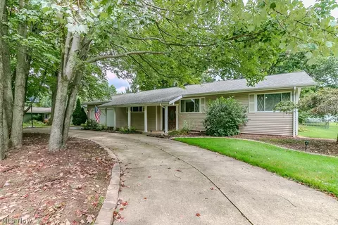 8831 Pine Tree Dr, Macedonia, OH 44056