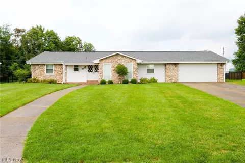 2306 Alexander Mnr W, Steubenville, OH 43952